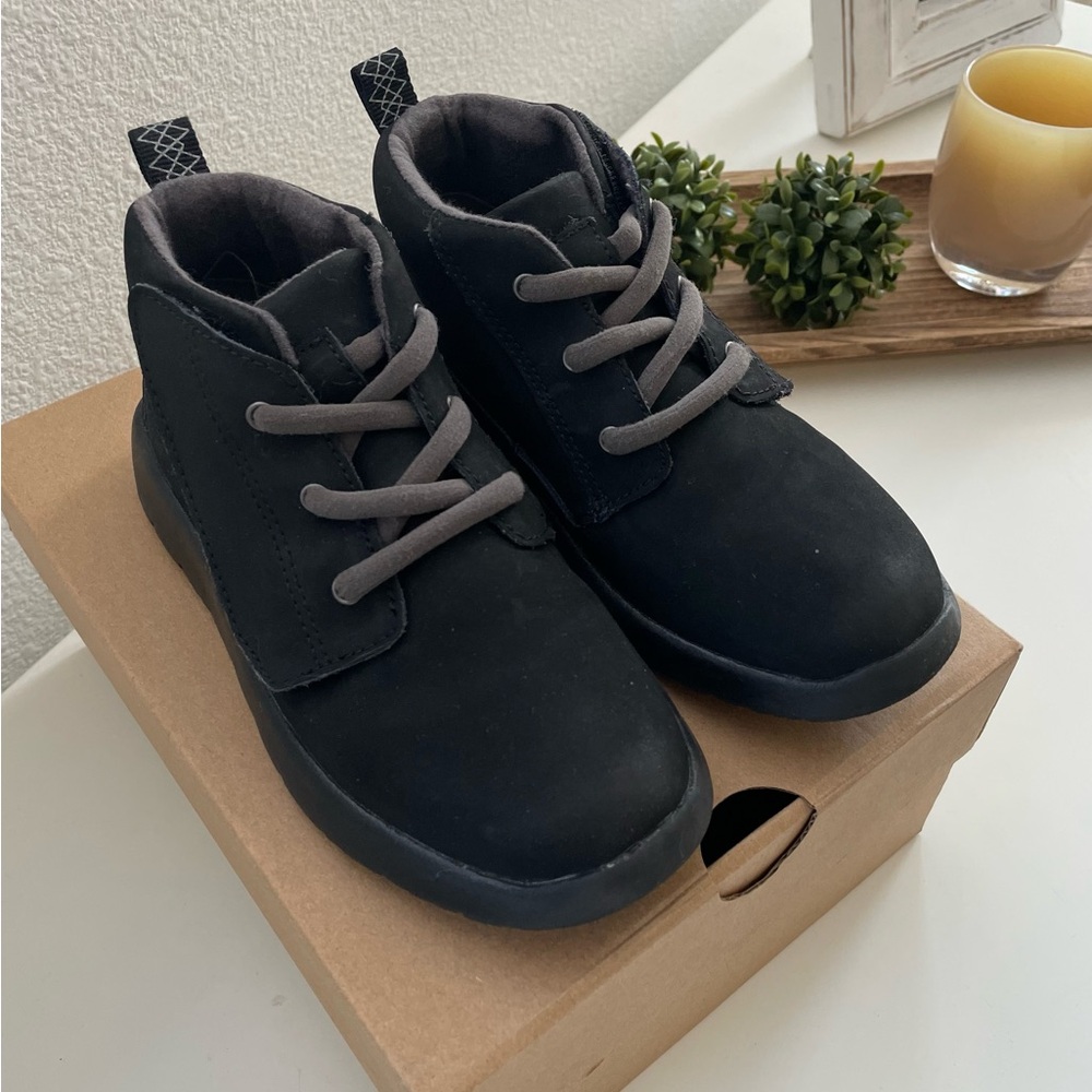 UGG CANOE LEATHER SNEAKER CHUKKA BOOTS 1017211T - TODDLERS SIZE 12 BLACK